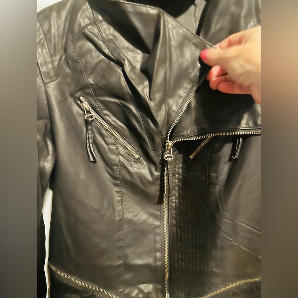 Lulus faux black leather UP ON A TUESDAY moto jack NWT Sz Small slight crop - Picture 3 of 8